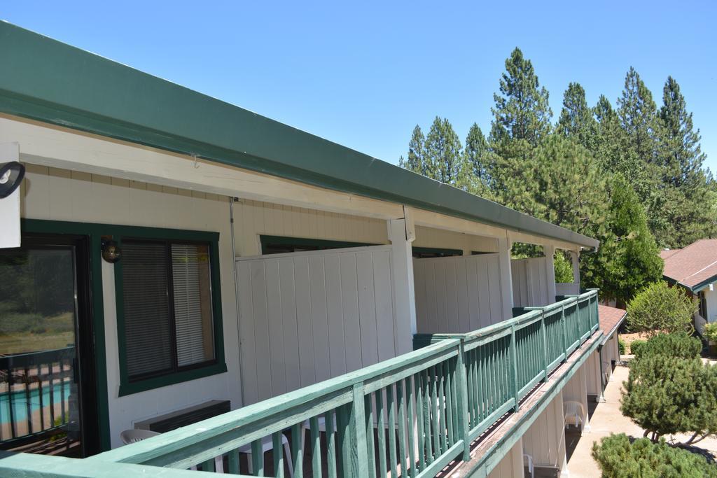 Pioneer Inn & Suites Volcano エクステリア 写真