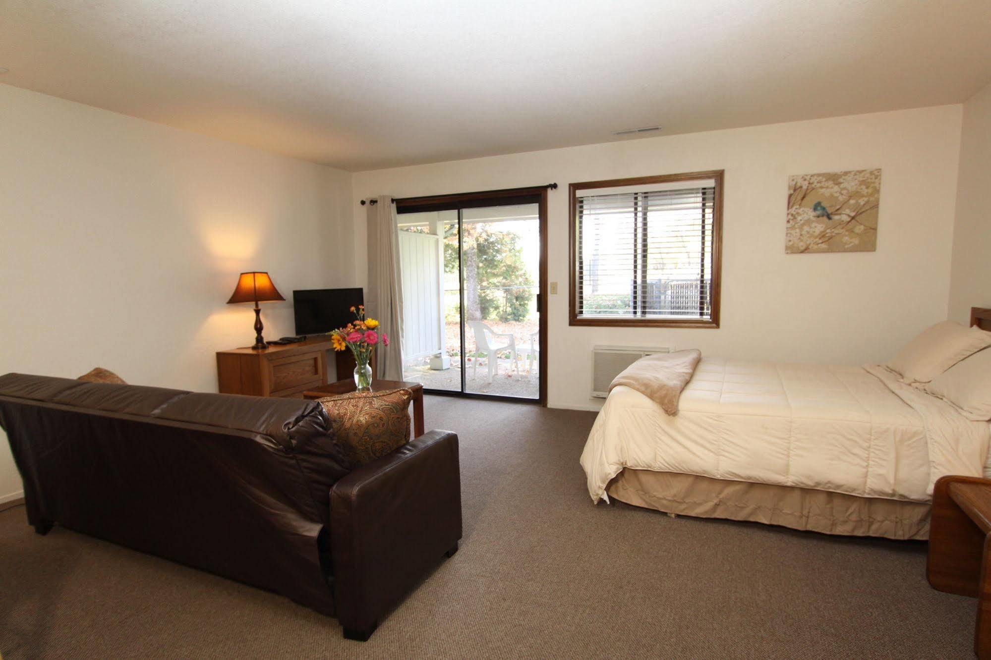 Pioneer Inn & Suites Volcano エクステリア 写真