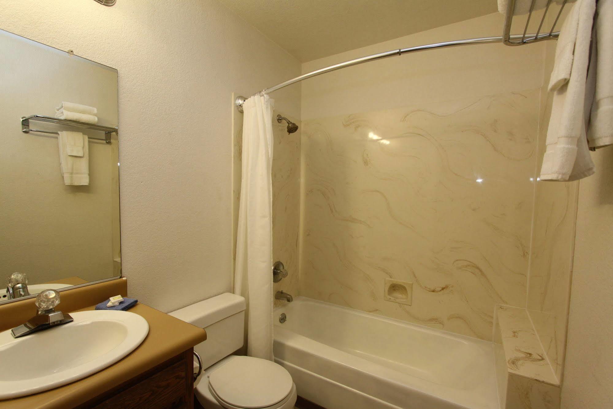 Pioneer Inn & Suites Volcano エクステリア 写真
